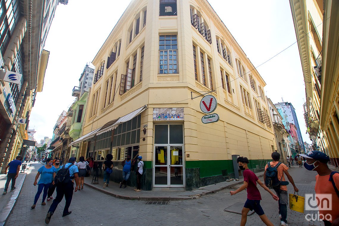 Known as Obispo’s Tencent store, this building is currently a market. Photo: Otmaro Rodríguez.