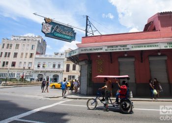 Restaurante-Bar Floridita, al inicio de la calle de Obispo, en La Habana. Foto: Otmaro Rodríguez.