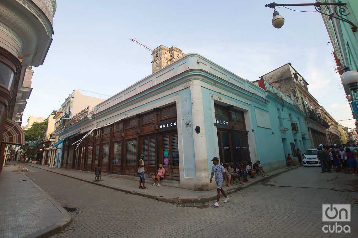 Former Le Palais Royal Jewelry Store, on Obispo Street in Havana. Photo: Otmaro Rodríguez.