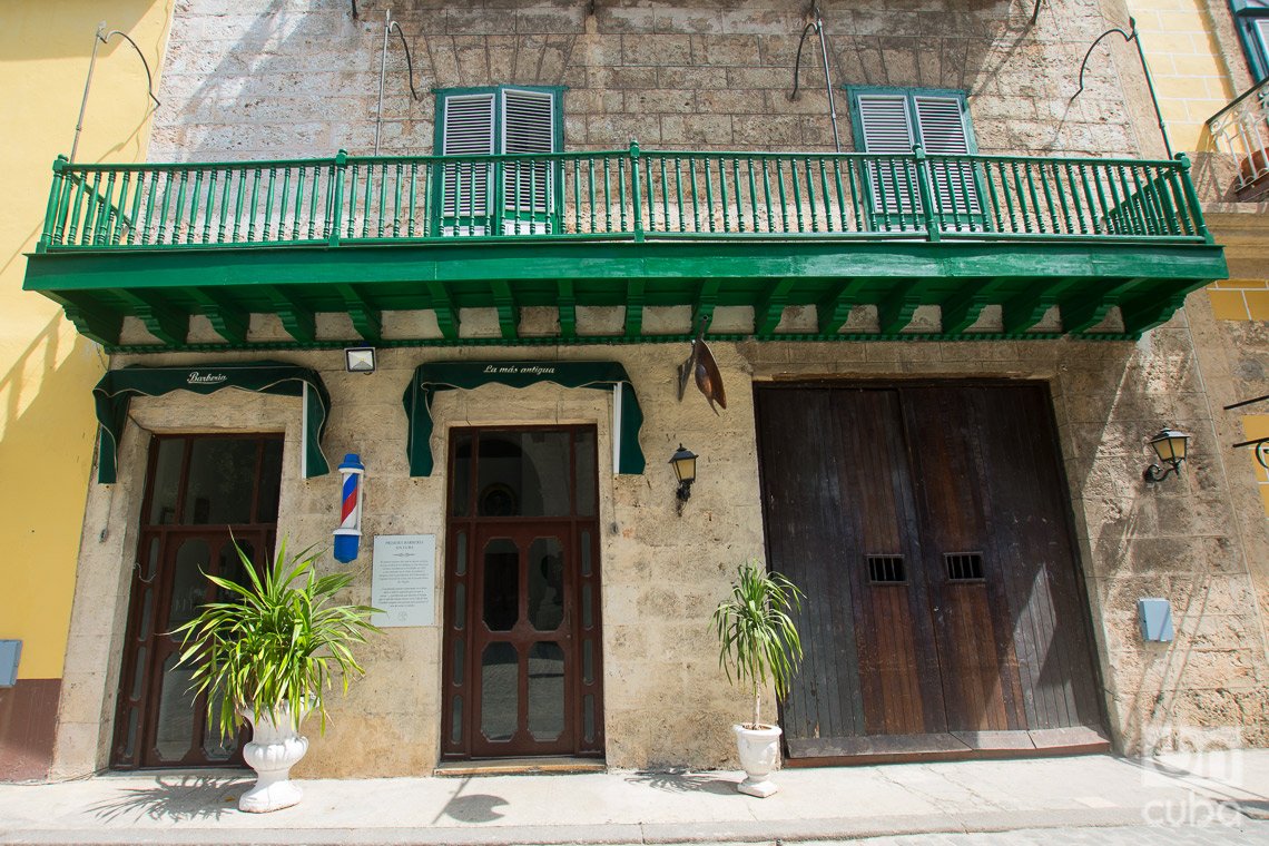 Cuba’s first barbershop, on Havana’s Obispo Street. Photo: Otmaro Rodríguez.