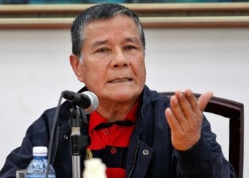 Fotografía de archivo del 11 de mayo de 2017 que muestra al comandante del ELN, Nicolás Rodríguez, alias Gabino, durante una rueda de prensa en La Habana (Cuba). Foto: EFE/ Ernesto Mastrascusa /Archivo.