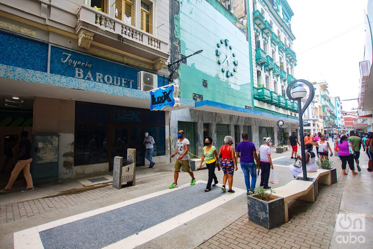 La joyería Letrán Isaac Barquet, hoy local de juegos electrónicos, en el boulevard de San Rafael, en La Habana. Foto: Otmaro Rodríguez.