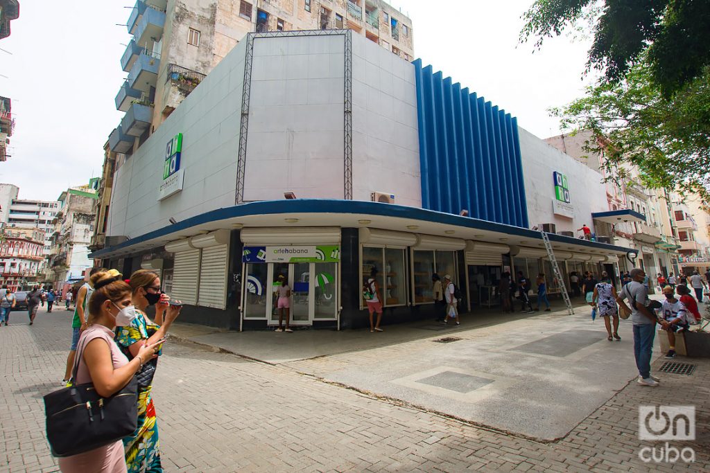 Tienda conocida por los habaneros como J. Valles, que ofrecía ropa con opción de comprar a crédito. Actualmente es Arte Habana, en el boulevard de San Rafael. Foto: Otmaro Rodríguez.