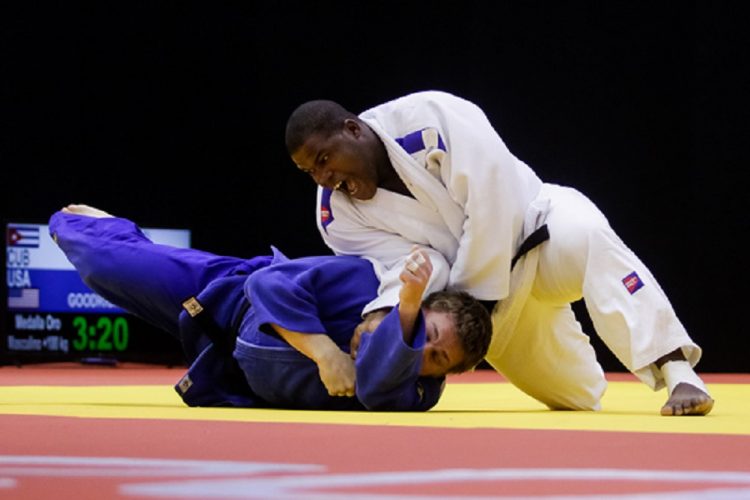 Yordani Fernández Sastre (blanco) combate frente a Benjamín Goodrich, de Estados Unidos, en la final de +100 kg en la Villa Deportiva Nacional (VIDENA) durante los VI Juegos Parapanamericanos Lima 2019. Lima, Perú. FOTO: Calixto N. Llanes/JIT/Archivo.