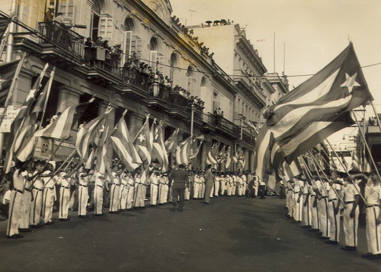 Desfile escolar en La Habana, 1960.