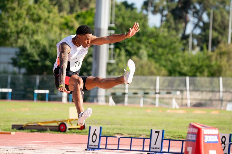 El saltador cubano Juan Miguel Echevarría en el mitin atlético de Castellón, España, el 29 de junio de 2021. Foto: DeporCuba.