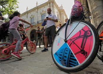 Pedalea por el clima fue un evento organizado en 2019 por la delegación de la Unión Europea en Cuba que reunió a unas 400 personas en La Habana Vieja. Foto: facebook.com/UEenCuba