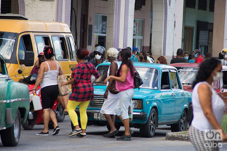 Paso peatonal en la calle Monte en La Habana. Foto: Otmaro Rodríguez.