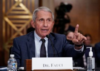 El doctor Anthony Fauci en una intervención en el Congreso de EE.UU. sobre la pandemia de la COVID-19. Foto: J. Scott Applewhite / EFE / POOL.