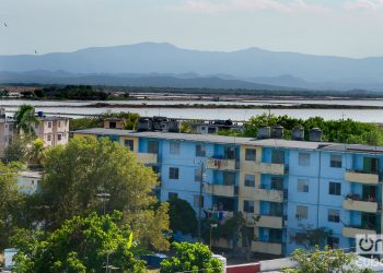 A medida que avanza la vacunación masiva contra la COVID-19 en Cuba, más provincias relajan las medidas de contención del virus y retoman la vida económica y social, aunque parcial y paulatinamente, como sucede hoy en Holguín y Guantánamo.