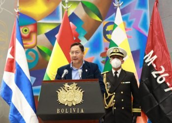 El presidente de Bolivia, Luis Arce, habla durante un acto en su país por el aniversario del asalto a los cuarteles Moncada y Carlos Manuel de Céspedes, en el oriente cubano en 1953. Foto: @LuchoXBolivia / Twitter.