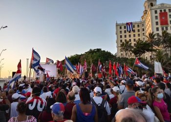 Concentración a favor del gobierno cubano en la zona de La Piragua, en La Habana, en la mañana del sábado 17 de julio de 2021. Foto: @PresidenciaCuba / Twiiter.