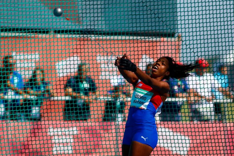 Alegna Osorio, de Cuba, compite en la segunda etapa de lanzamiento del martillo durante el atletismo de los III Juegos Olímpicos de la Juventud Buenos Aires 2018 en el Estadio de Atletismo del Parque Olímpico de la Juventud, el lunes 15 de octubre de 2018, en Buenos Aires, Argentina. Foto: Calixto N. Llanes/Periódico JIT (Cuba)