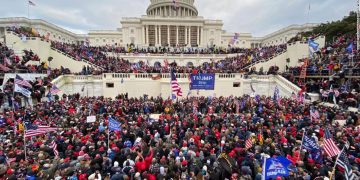 La multitud que cercó el Capitolio en Washington DC el 6 de enero pasado. Foto: EFE / Archivo.