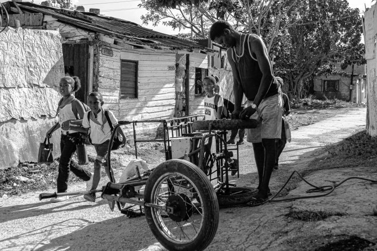 Barrio Pogolotti, La Habana. Foto: Alejandro Ramírez Anderson (Gira por los barrios de Silvio Rodríguez).