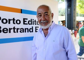 El escritor cubano Leonardo Padura en la Feria del Libro de Lisboa, Portugal. Foto: Paula Fernández / EFE.