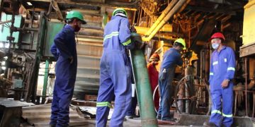 Trabajadores en la Termoelétrica Antonio Guiteras, de Matanzas. Foto: YouTube / Archivo.