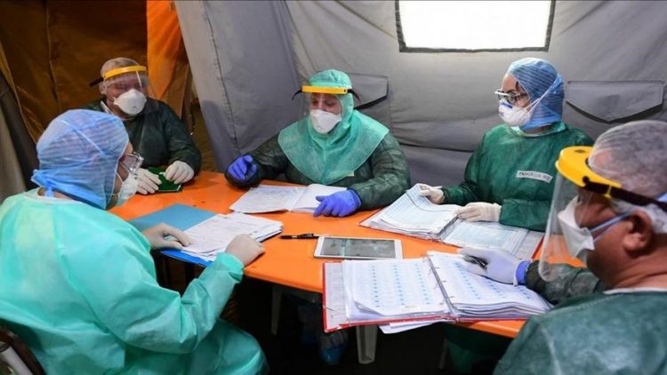 Colaboradores cubanos de la salud en Lombardía. Foto: El Periódico.