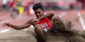 El saltador cubano Robiel Yankiel Sol Cervantes, campeón en los Juegos Paralímpicos de Tokio. Foto: olympics.com / Archivo.