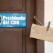 Fotografía a la fachada de una vivienda con cartel de "se vende", el 11 de julio de 2021, en La Habana (Cuba). Foto: EFE/Yander Zamora.