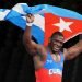 El multicampeón cubano Mijaín López celebra la victoria en la pelea por la medalla de oro en los Juegos Olímpicos de Tokio contra el georgiano Iakobi Kajaia. Foto: EFE.
