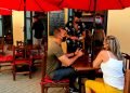 Un restaurante, en La Habana, tras la reapertura de sus servicios en mesa como parte de la nueva desescalada en Cuba. Foto: Ernesto Mastrascusa / EFE.