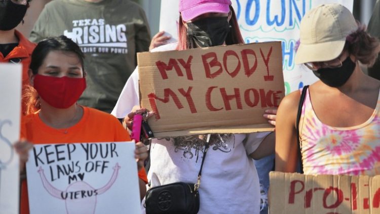 "Mi cuerpo, mi elección", dice el cartel de una manifestante. Foto: Msnbc.