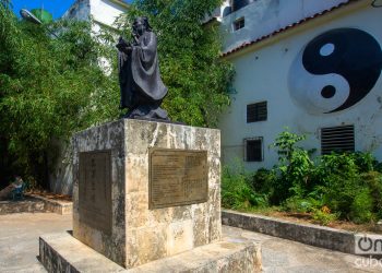 Monumento a Confucio en el Barrio Chino de La Habana. Foto: Otmaro Rodríguez