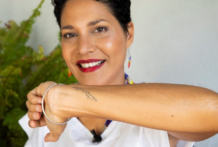 La cantante cubana Haydée Milanés, hija de Pablo Milanés, durante una entrevista con Efe el 11 de septiembre de 2021, en La Habana (Cuba). Foto: EFE/ Yander Zamora.