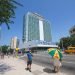 El Hotel Habana Libre, otrora Havana Hilton, que marca uno de los límites de La Rampa habanera, fue considerado en su momento uno de los más suntuosos de América Latina. Foto: Otmaro Rodríguez.