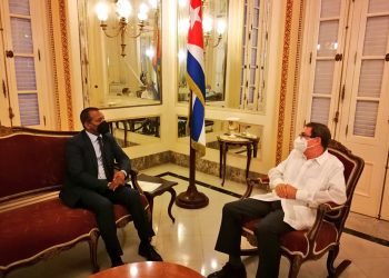 Bruno Rodríguez y Sidi Mohamed Omar. Foto: Twitter oficial del canciller cubano.