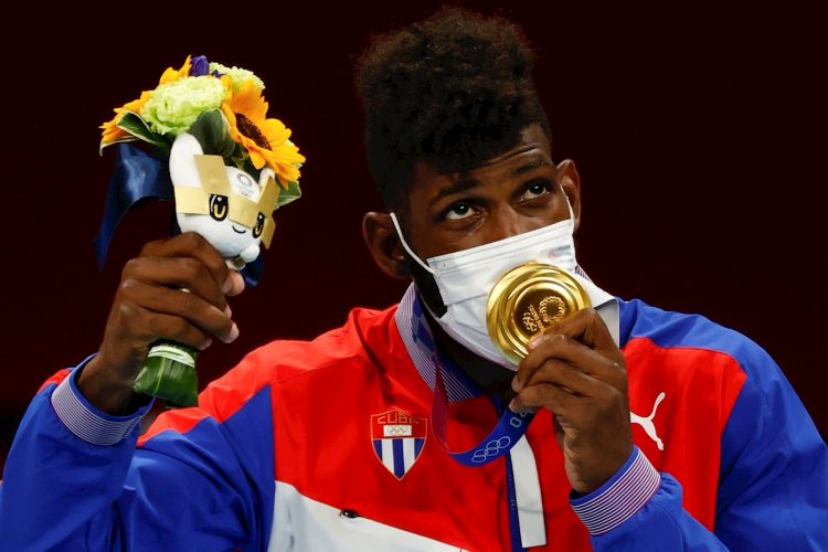 Andy Cruz, uno de los campeones cubanos en los Juegos Olímpicos de Tokio, tendrá la posibilidad de ganar 100 mil dólares si triunfa en el Mundial de Belgrado. Foto: EFE.
