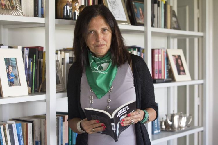 La escritora argentina, Claudia Piñeiro. Foto: La Tercera/Archivo.