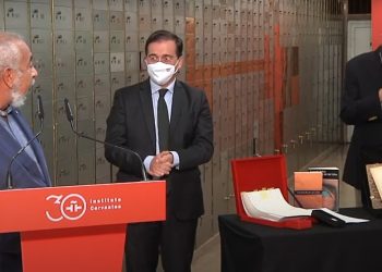 Leonardo Padura y Sergio Ramírez, el lunes 13 de septiembre en el Instituto Cervantes. Foto: captura de pantalla de la transmisión del evento por el canal de YouTube de la institución.