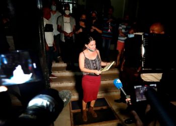 La poeta y activista Katherine Bisquet (c), en una fotografía de archivo. Foto: Ernesto Mastrascusa/Efe.