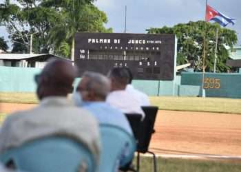 La Declaratoria de Patrimonio Cultural de la Nación del béisbol tuvo lugar este martes 19 de octubre en el mítico estadio Palmar de Junco. Foto: Tomada de ACN.