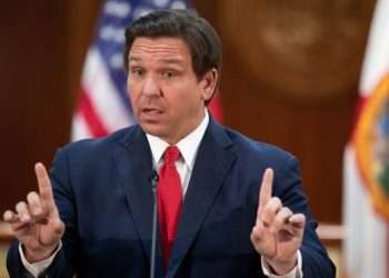 El gobernador Ron DeSantis. Foto: The Sarasota-Herlad Tribune.