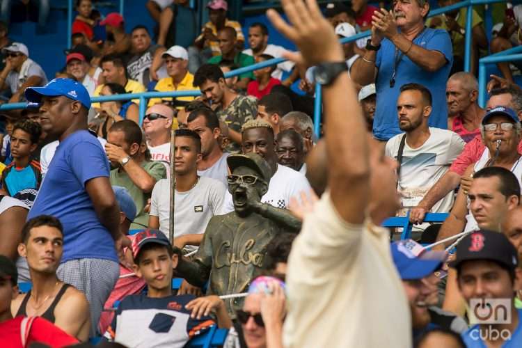 La 61 Serie Nacional podría jugarse con público en las gradas según la situación sanitaria de cada provincia. Foto: Otmaro Rodríguez.