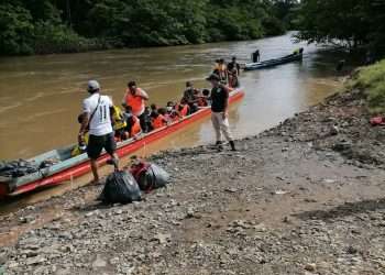 Además de los haitianos y los cubanos, la nota subraya el incremento de venezolanos (1500), aunque la lista se compone también por naturales de países lejanos como Bangladesh, Senegal, Ghana, Uzbekistán, India y Nepal.  Foto: twitter.com/migracionpanama