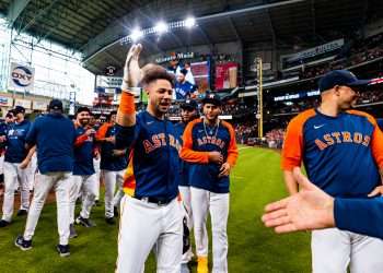 Yuli Gurriel es, tras José Altuve, el segundo jugador de los Astros que gana la corona de bateo. Foto: Tomada del Twitter de Houston Astros.