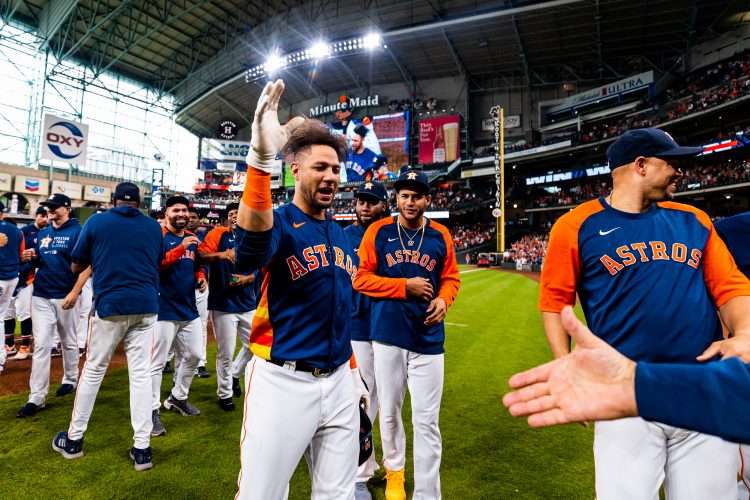 Yuli Gurriel es, tras José Altuve, el segundo jugador de los Astros que gana la corona de bateo. Foto: Tomada del Twitter de Houston Astros.