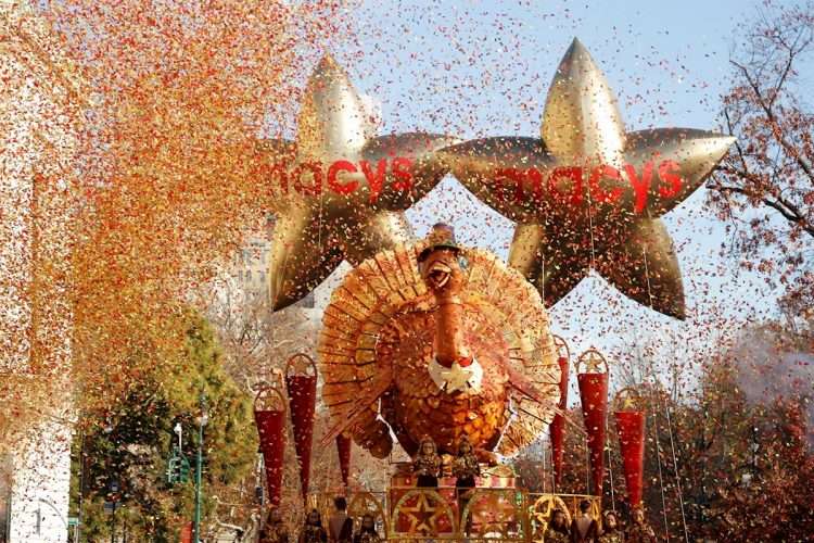 Una vista de la carroza de Tom Turkey, en Central Park West, durante el 95 ° desfile anual del Día de Acción de Gracias de Macy's en la ciudad de Nueva York, EE.UU. el 25 de noviembre de 2021. Foto: Jason Szenes / EFE.