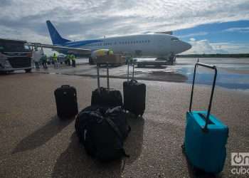 Llegada al aeropuerto internacional de La Habana de un donativo de organizaciones estadounidenses y cubanoamericanas a Cuba. Foto: Otmaro Rodríguez.