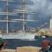 Pescadores en el malecón habanero observan la entrada del velero noruego "Statsraad Lehmkuhl", en la mañana del miércoles 24 de noviembre de 2021. Foto: Otmaro Rodríguez.