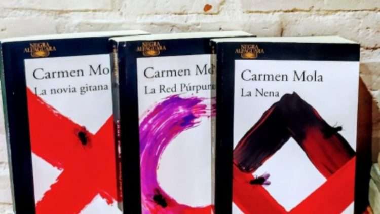 Portadas de los libros de Carmen Mola, autora ganadora del Premio Planeta. Foto: OkDiario.