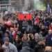 Miles de personas se manifestaron en Bruselas contra las medidas anti-Covid y la posible obligatoriedad de las vacunas. Foto: EFE.