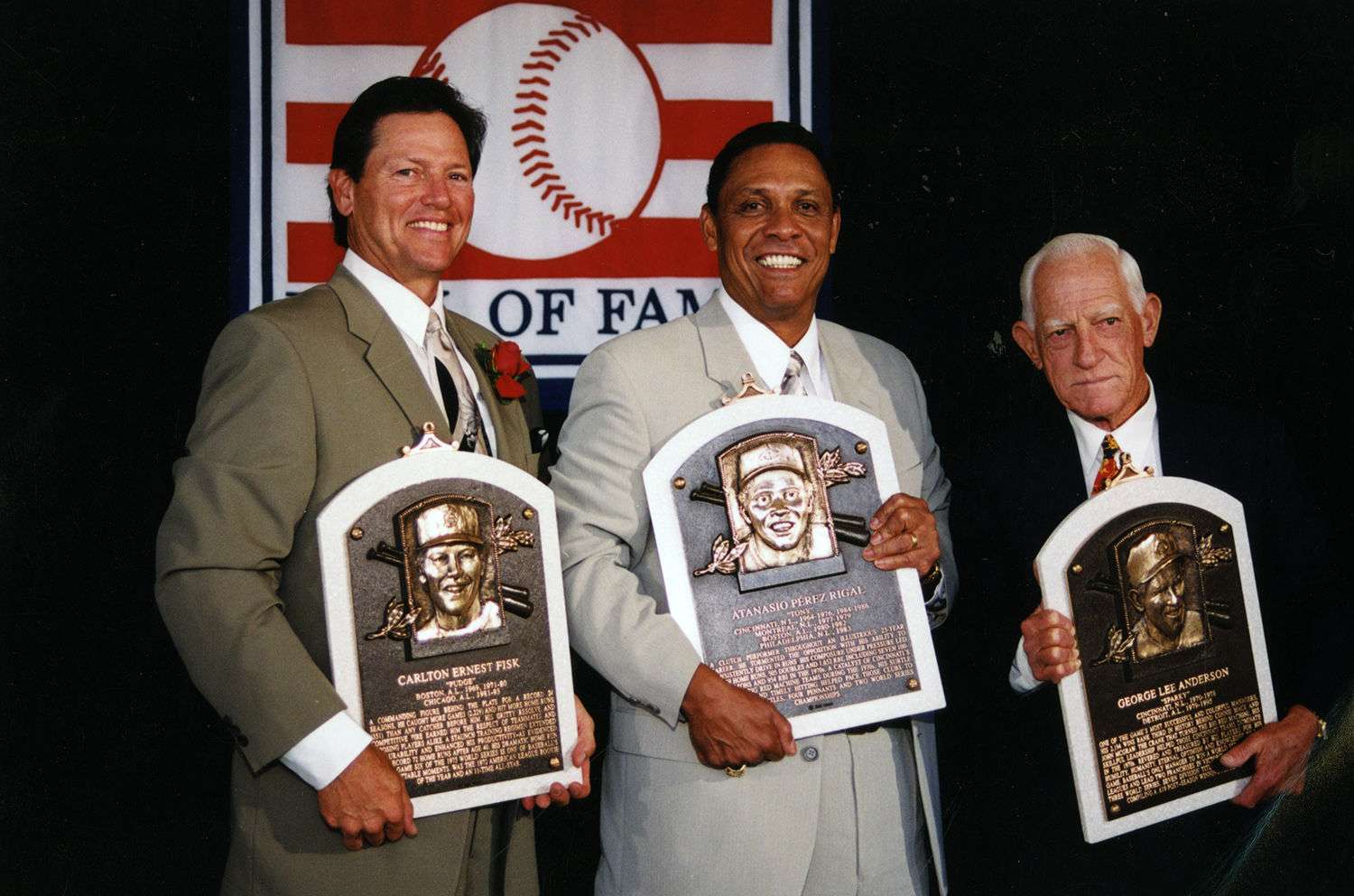 Tany Pérez (center) at the 2000 Hall of Fame ceremony. Photo: National Baseball Hall of Fame.