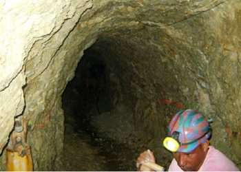 Entrada a una galería en la veta El Limón Nuevo, sistema de vetas Jacinto, en Camagüey. Foto: Empresa Geominera de Camagüey, vía Cubadebate.