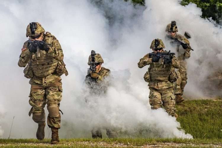 Miembros del ejército de Estados Unidos en unos ejercicios durante el verano. | Foto: Departamento de Defensa.