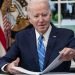 Biden tras la firma del presupuesto de las Fuerzas Armadas. | Foto: Ken Cedeño / White House